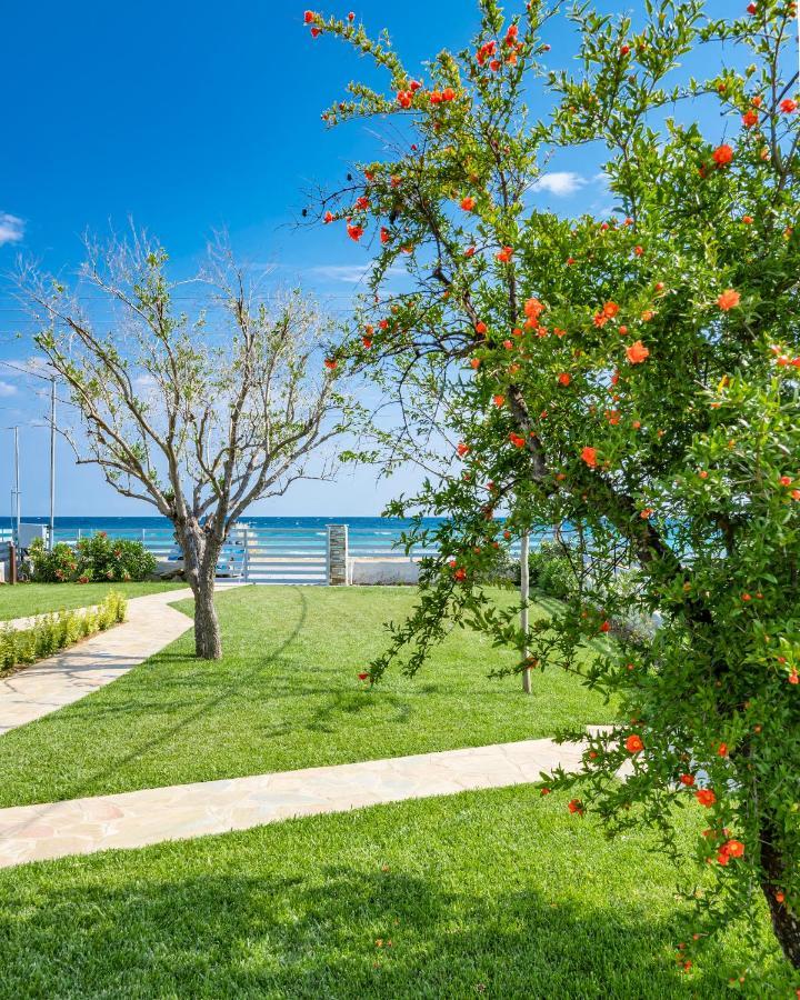 Azzurro Seafront Houses Nea Kallikrateia Exterior photo